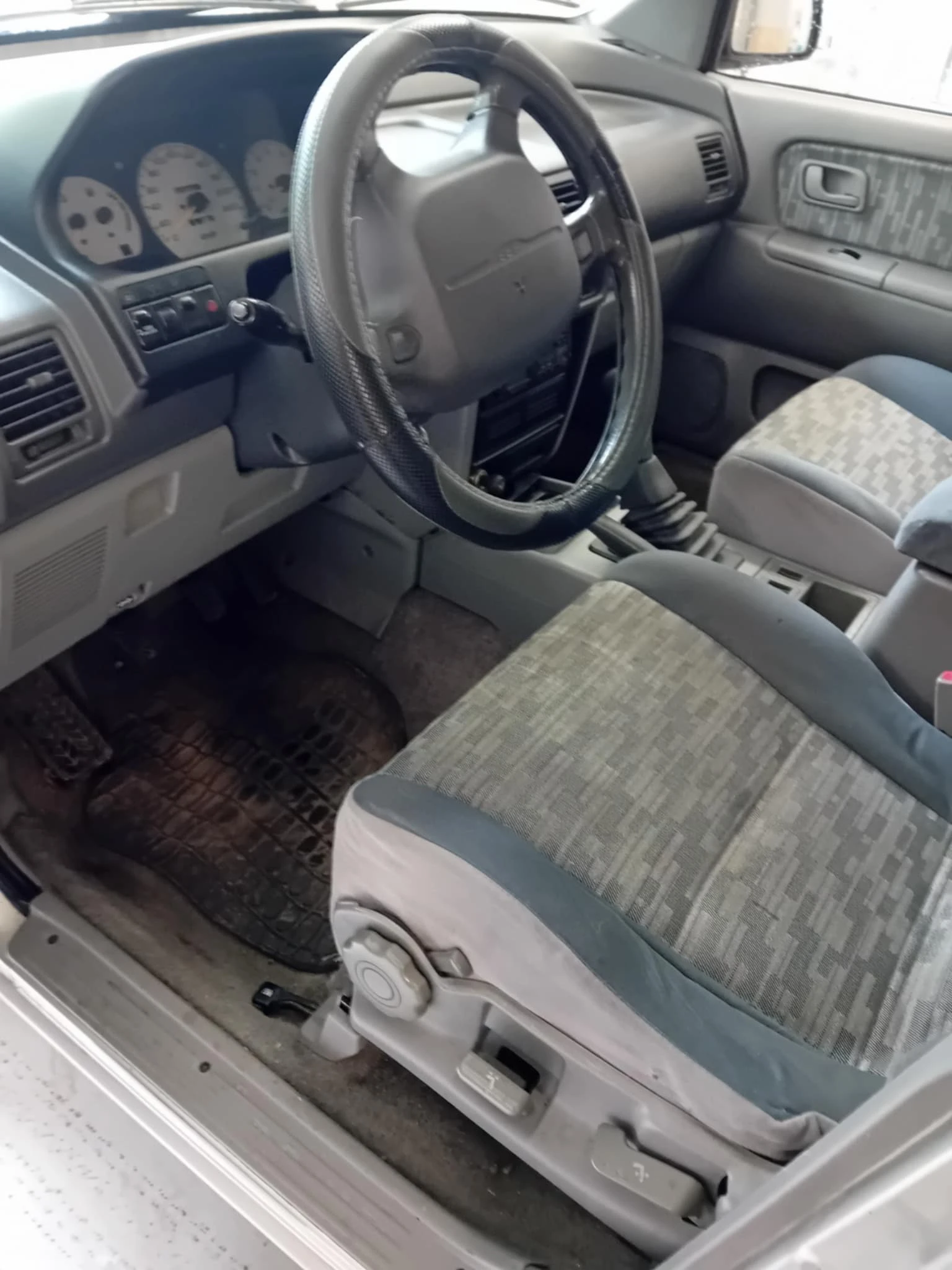 Mitsubishi Space runner 1.8 4x4 - изображение 7