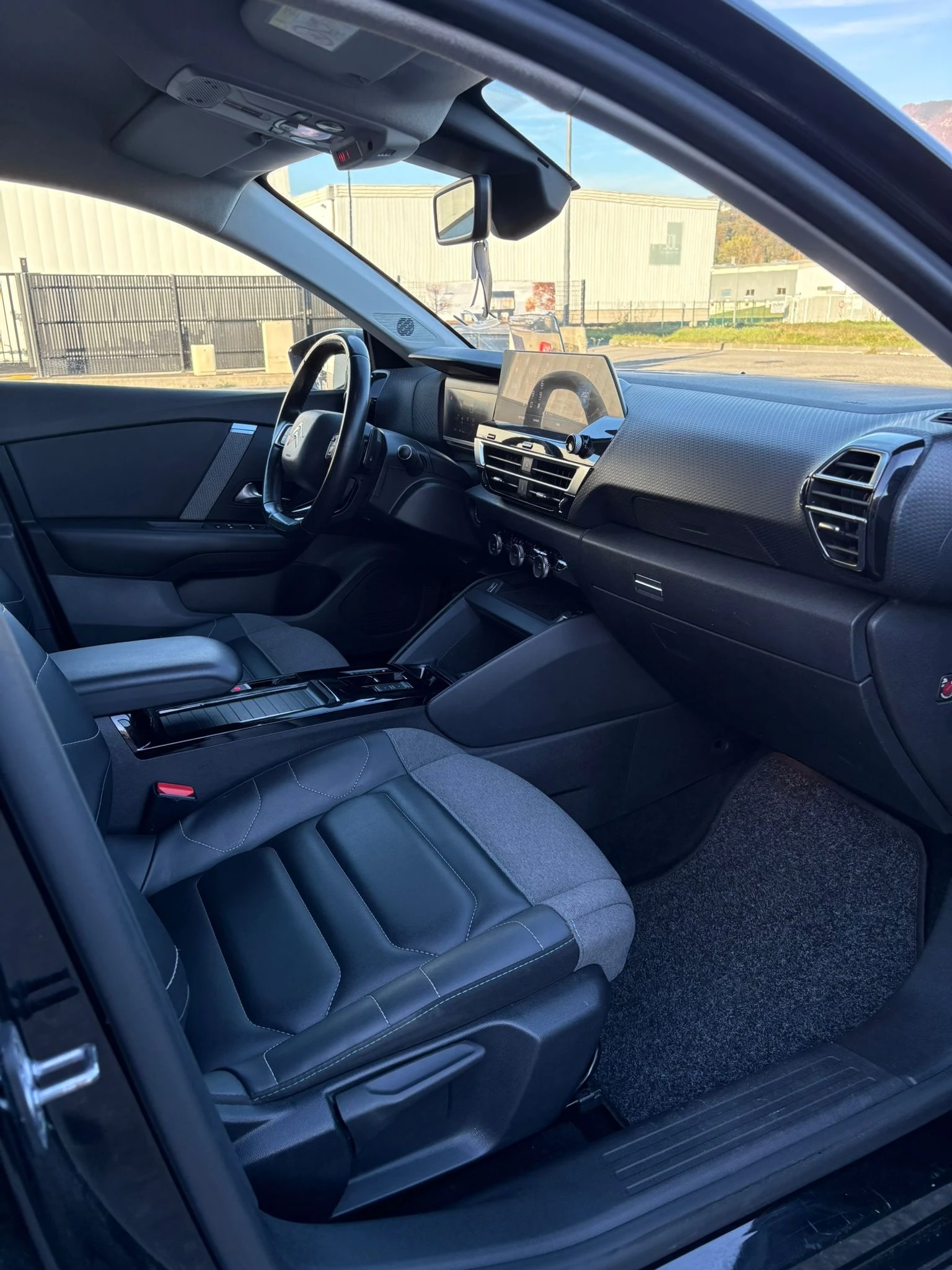 Citroen C4 1.5BLUE HDI EAT8 FEEL 131 - изображение 9