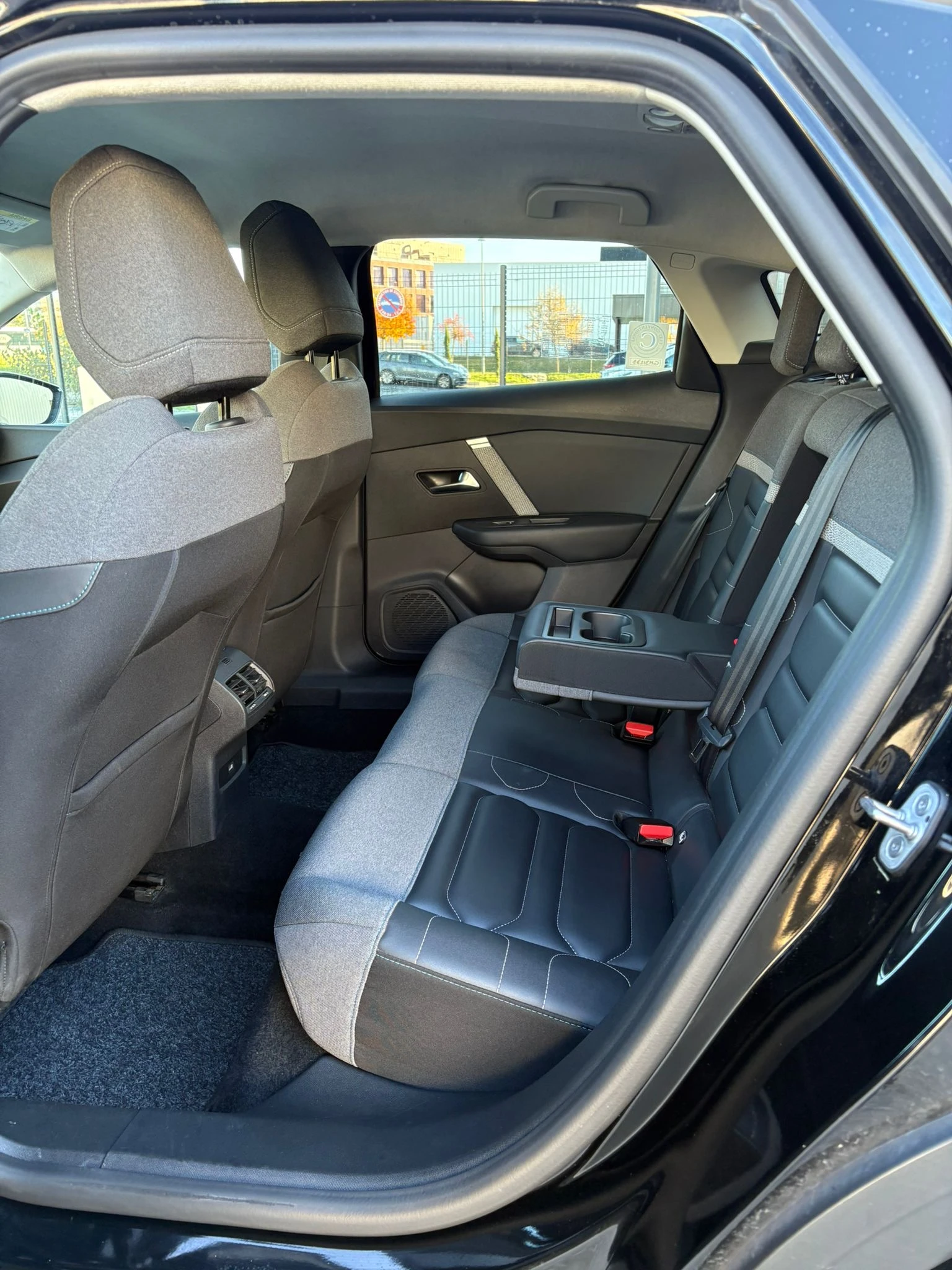 Citroen C4 1.5BLUE HDI EAT8 FEEL 131 - изображение 10