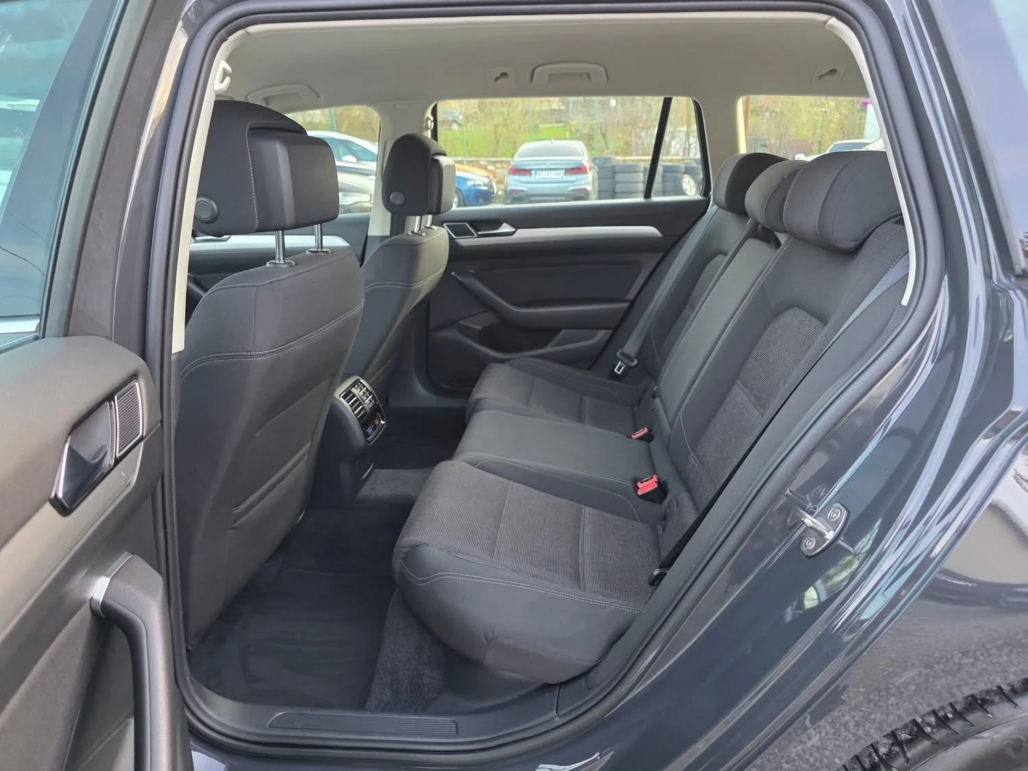 VW Passat 1.6TDI 120K.C.///  | Mobile.bg   7