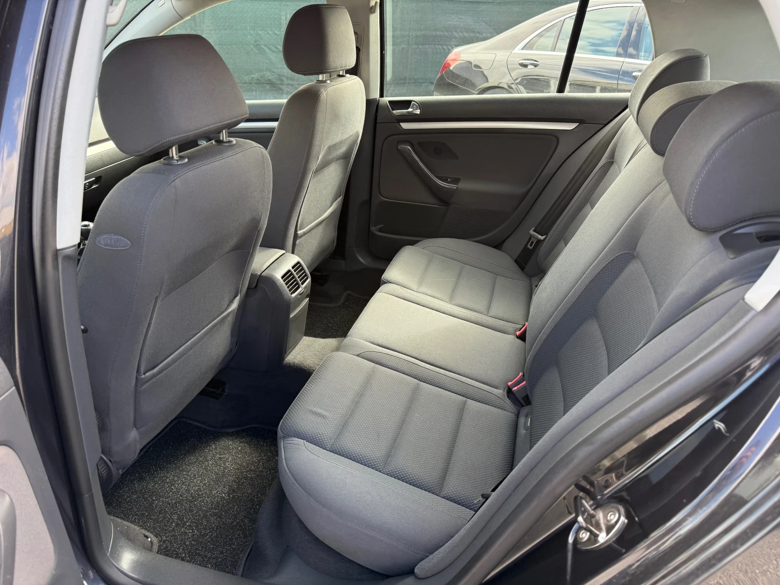 VW Golf 2.0TDi, снимка 10 - Автомобили и джипове - 53760168