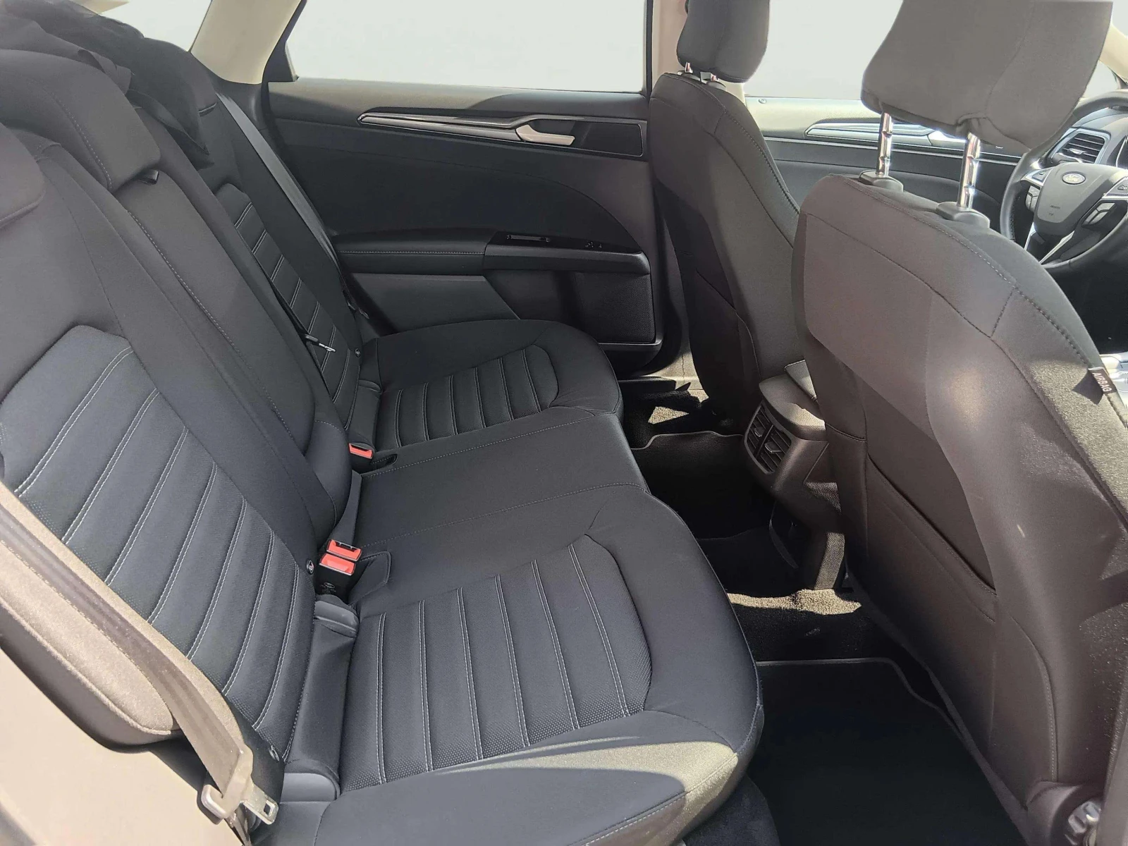 Ford Mondeo 2.0 EcoBlue, снимка 13 - Автомобили и джипове - 54231592