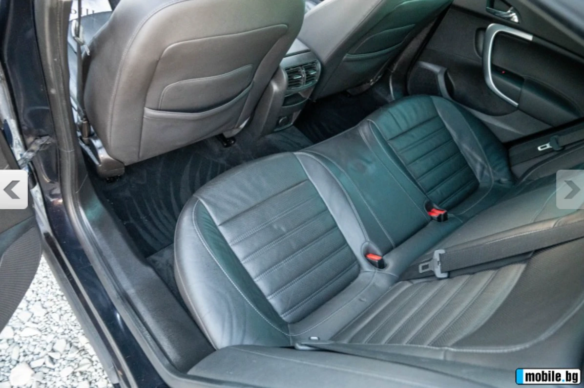 Opel Insignia Sports Tourer, снимка 11 - Автомобили и джипове - 54292208