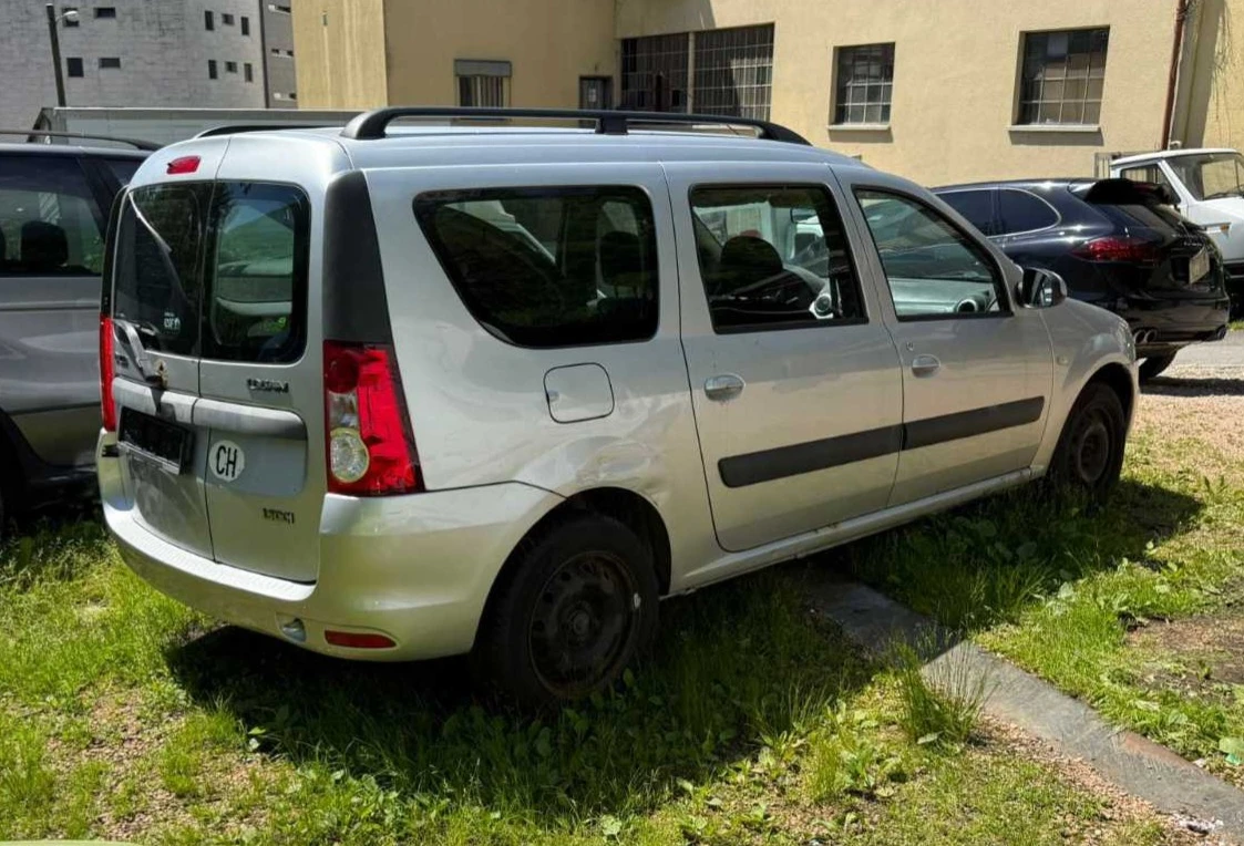 Dacia Logan 1.5 DCI, снимка 8 - Автомобили и джипове - 54369675