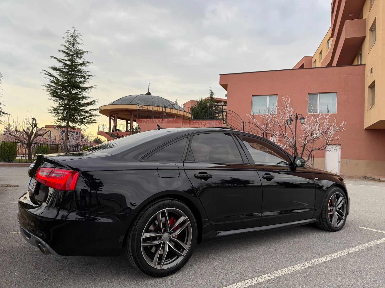 Audi A6 3.0BITDI /Вакум/Дистроник/360/Head-Up/Exclusive, снимка 5 - Автомобили и джипове - 54609917