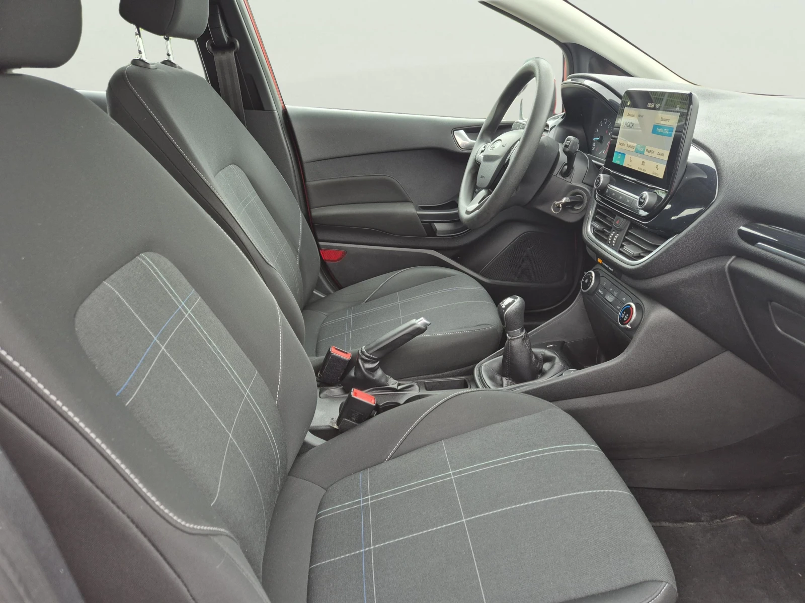 Ford Fiesta 1.1 Duratec, снимка 10 - Автомобили и джипове - 54647058