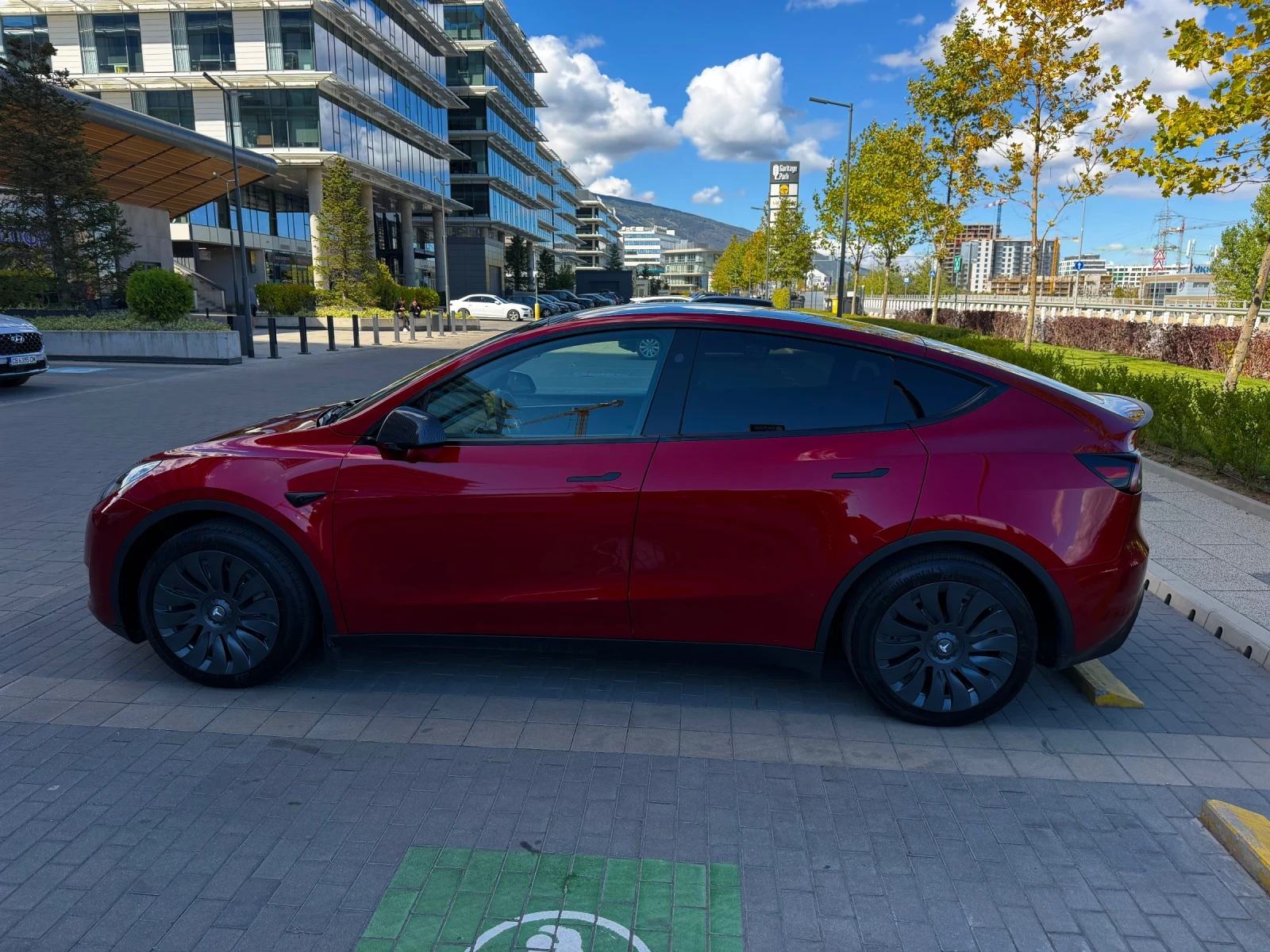 Tesla Model Y 2024 / FSD 4 / 61000км / Гаранция, снимка 6 - Автомобили и джипове - 56265686