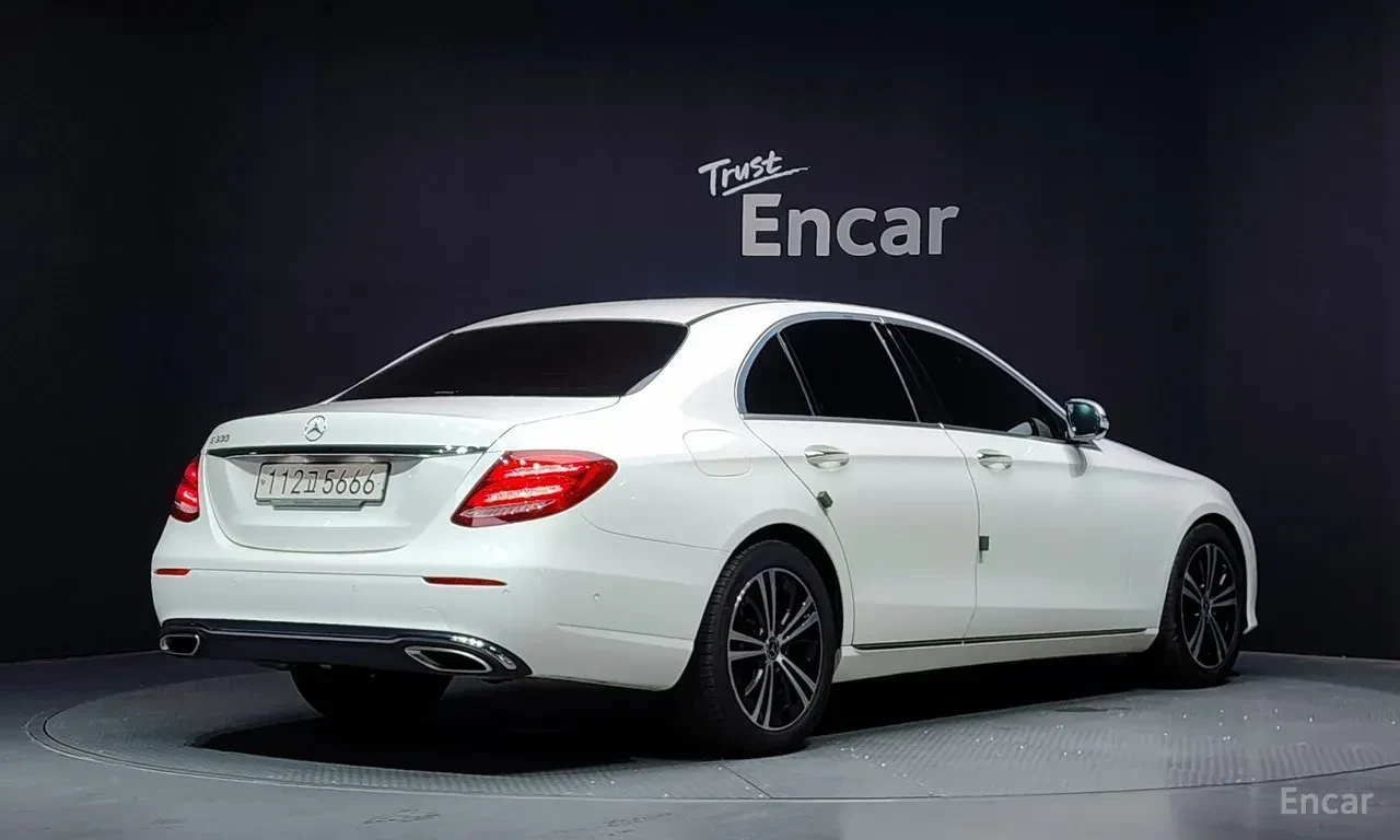 Mercedes-Benz E 300 AMG* LINE* BURMESTER* ОБДУХВАНЕ* ДИСТРОНИК* ХЕДЪП*, снимка 2 - Автомобили и джипове - 56318036