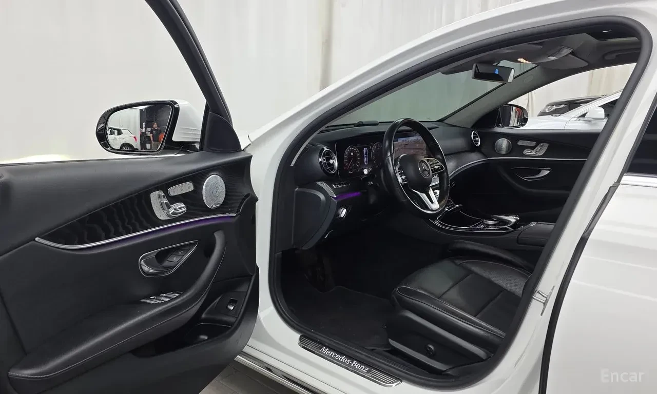Mercedes-Benz E 300 AMG* LINE* BURMESTER* ОБДУХВАНЕ* ДИСТРОНИК* ХЕДЪП*, снимка 5 - Автомобили и джипове - 56318036