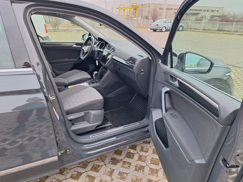 VW Tiguan 2.0 TDi , снимка 10 - Автомобили и джипове - 48815361