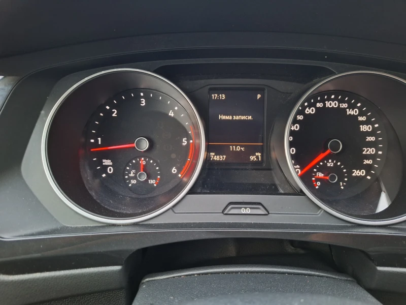 VW Tiguan 2.0 TDi , снимка 13 - Автомобили и джипове - 48815361