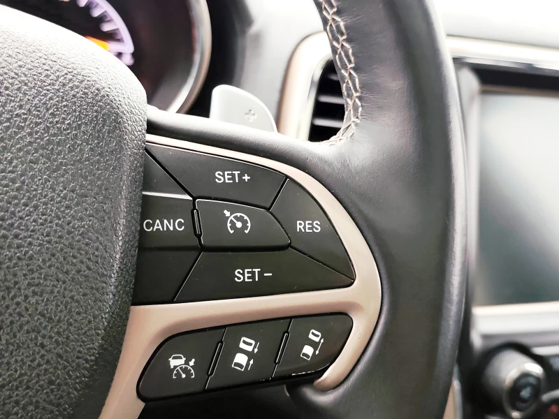 Jeep Grand cherokee 3.6i OVERLAND, снимка 9 - Автомобили и джипове - 50245762