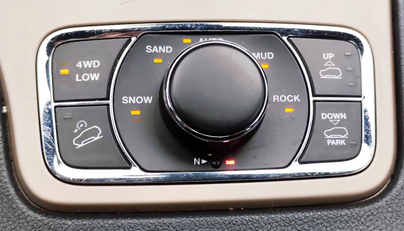 Jeep Grand cherokee 3.6i OVERLAND, снимка 10 - Автомобили и джипове - 50245762