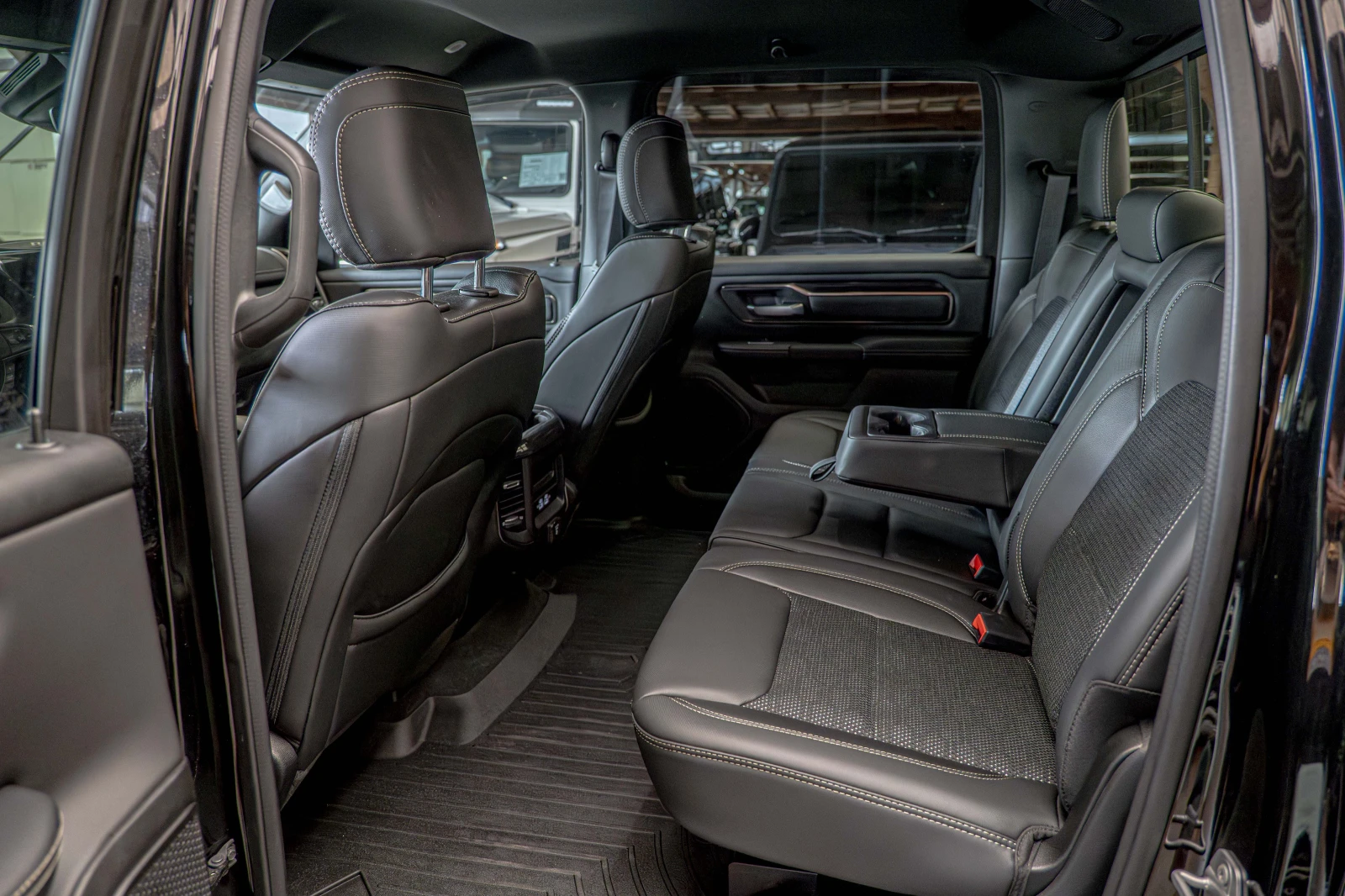 Dodge RAM 1500 5.7 HEMI V8/Crew Cab Long/4WD/Камера/Подгрев, снимка 7 - Автомобили и джипове - 54000439