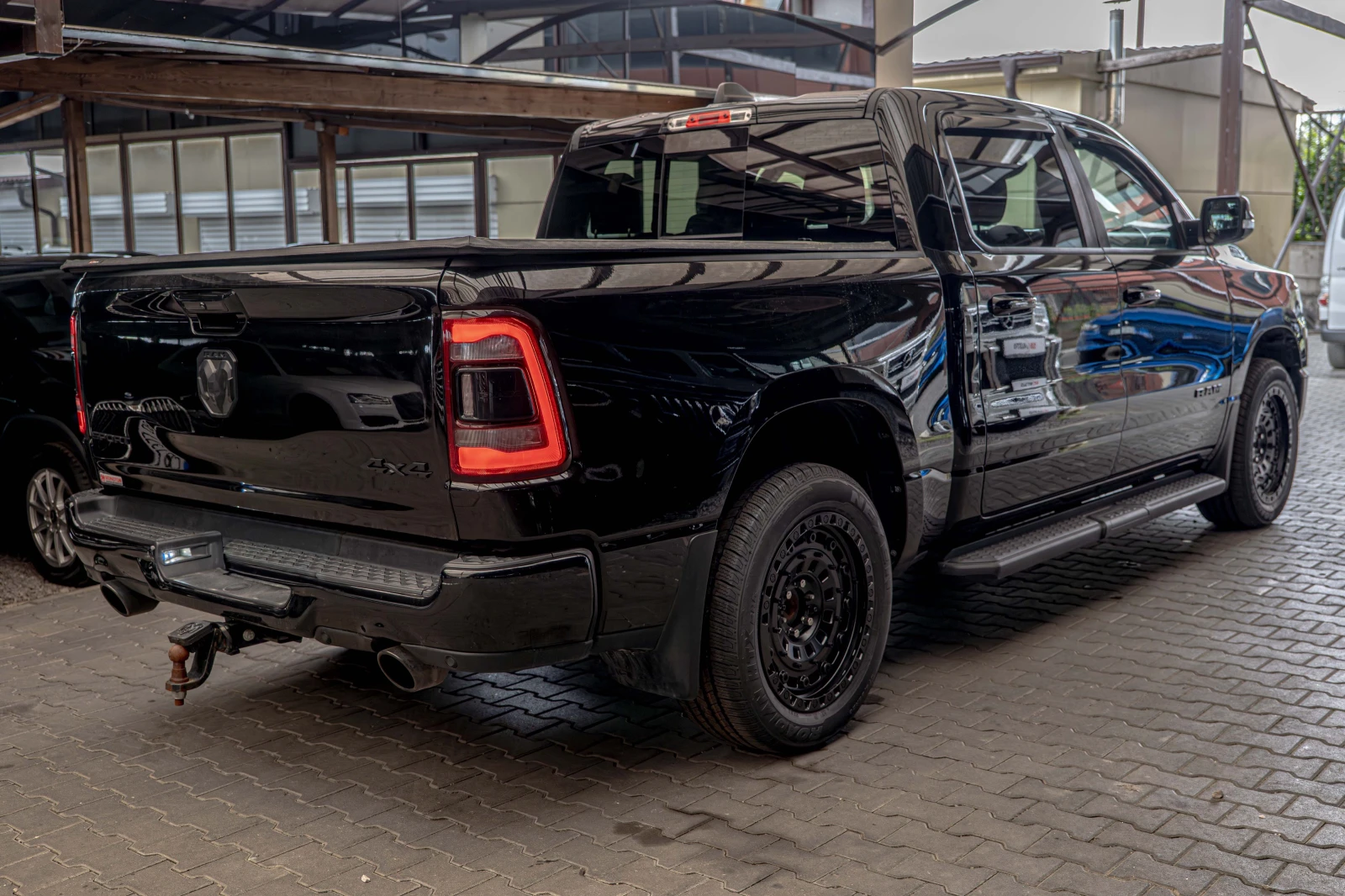 Dodge RAM 1500 5.7 HEMI V8/Crew Cab Long/4WD/Камера/Подгрев, снимка 5 - Автомобили и джипове - 54000439