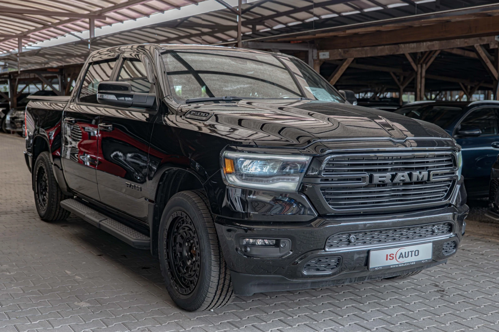 Dodge RAM 1500 5.7 HEMI V8/Crew Cab Long/4WD/Камера/Подгрев, снимка 2 - Автомобили и джипове - 54000439