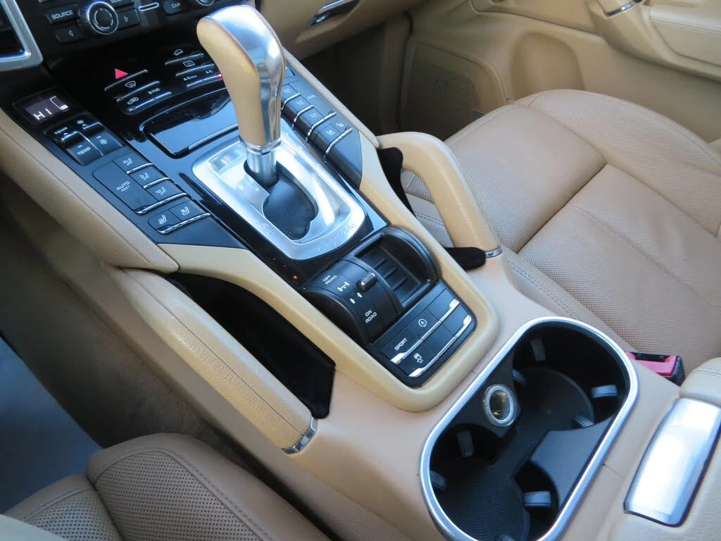 Porsche Cayenne * АвтоКредит * (ЦЕНА ДО БГ), снимка 12 - Автомобили и джипове - 54147374