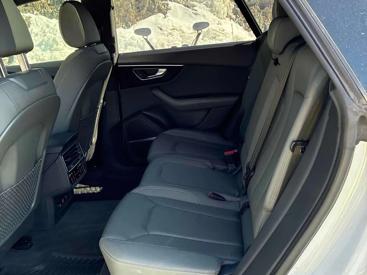 Audi Q8 Technik/MATRIX/ПАНОРАМА/ДИСТРОНИК/360/ОБДУХВАНЕ, снимка 12 - Автомобили и джипове - 54348013