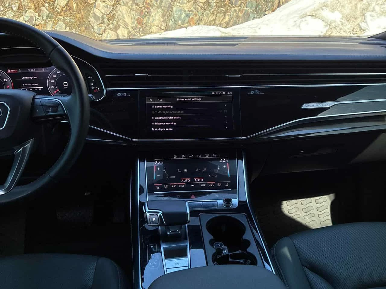 Audi Q8 Technik/MATRIX/ПАНОРАМА/ДИСТРОНИК/360/ОБДУХВАНЕ, снимка 9 - Автомобили и джипове - 54348013