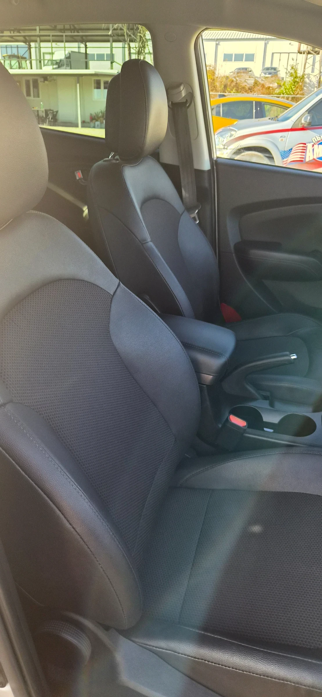 Hyundai IX35 1.6 i, снимка 10 - Автомобили и джипове - 56375213