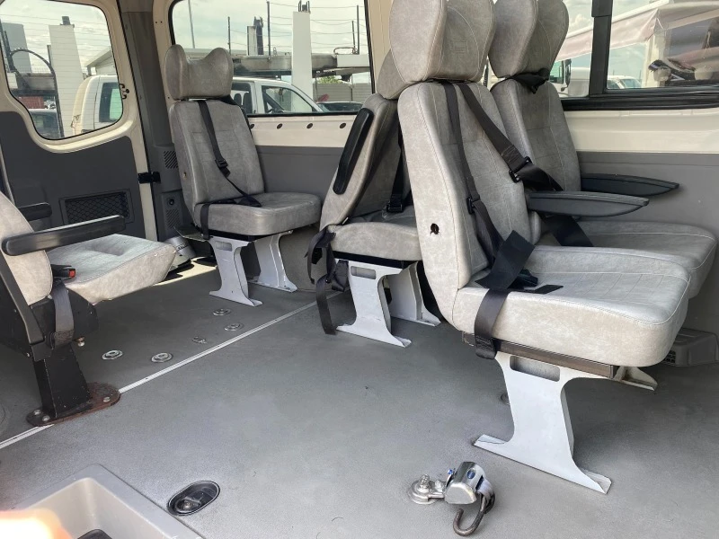 VW Crafter 2.5TDI* 7+ 1* Клима* Пътнически* Инвалидна платфор, снимка 10 - Бусове и автобуси - 46681854