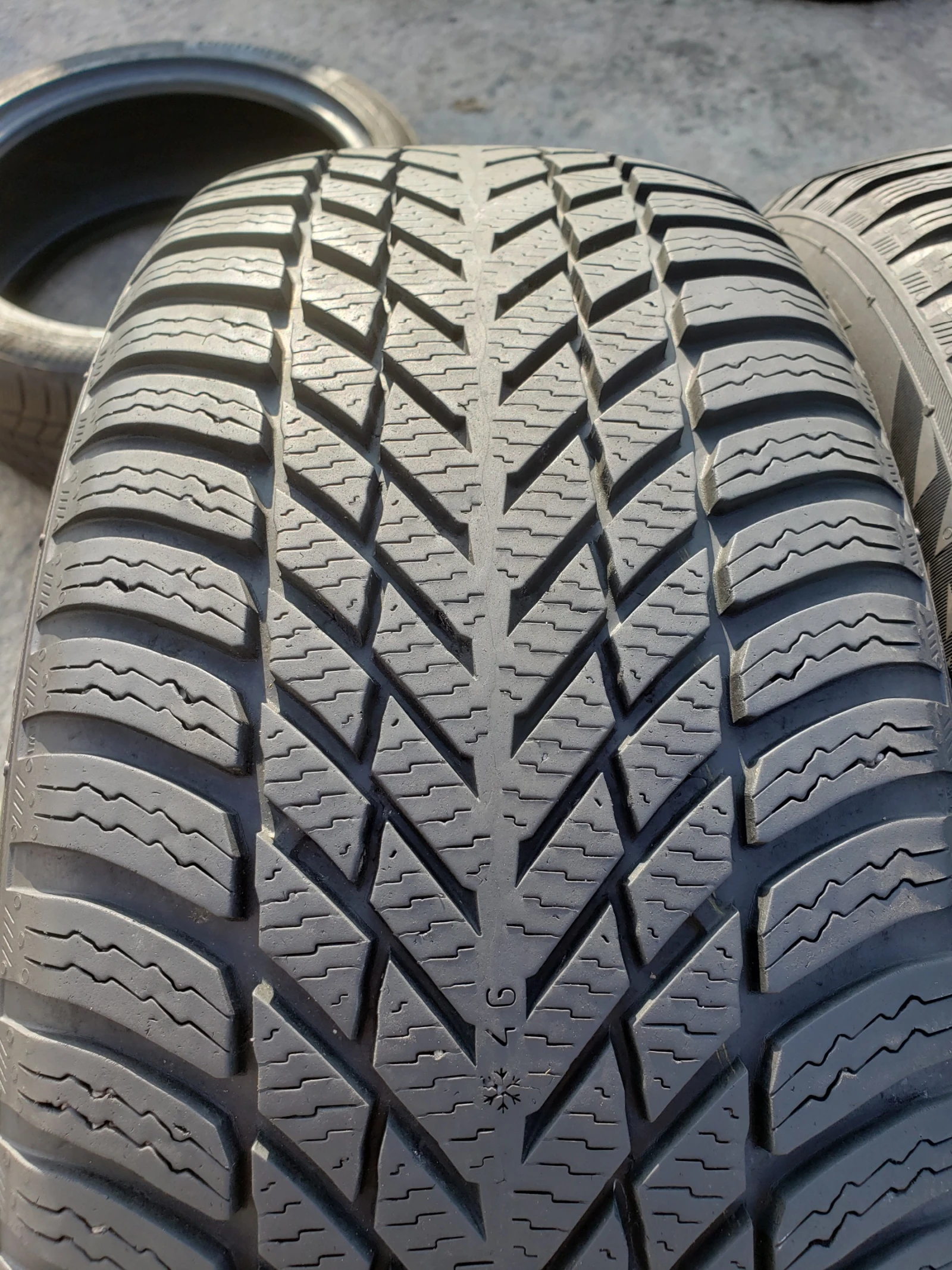 Гуми Зимни 205/50R17