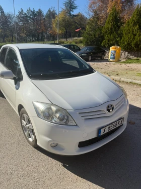 Toyota Auris 1.3 Газ/Бензин, снимка 2