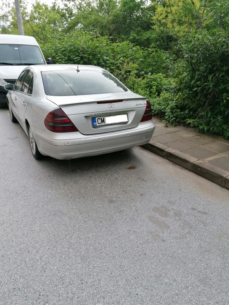 Mercedes-Benz E 220, снимка 4 - Автомобили и джипове - 41841295