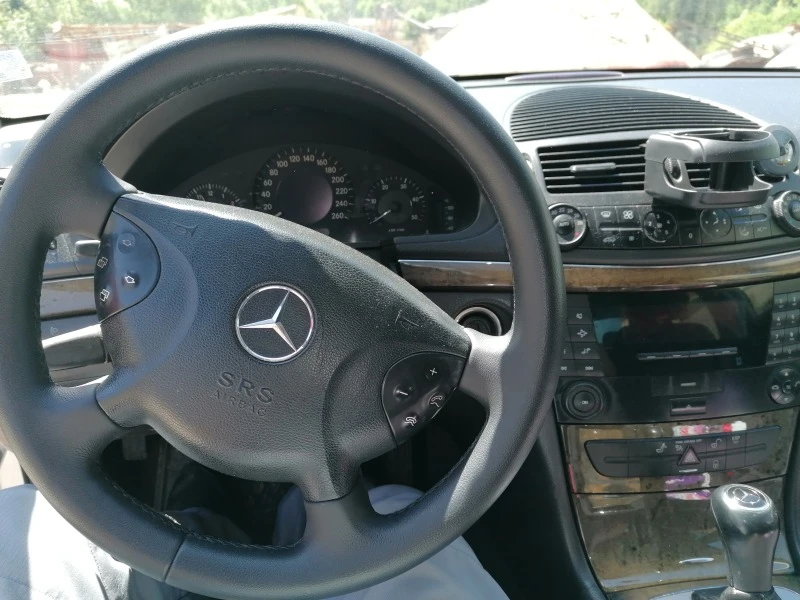 Mercedes-Benz E 220, снимка 7 - Автомобили и джипове - 41841295