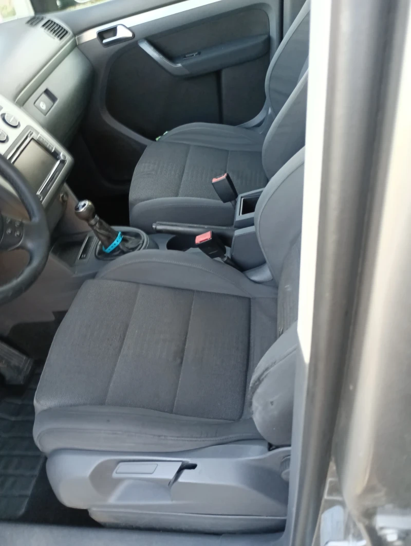 VW Touran, снимка 11 - Автомобили и джипове - 52674207