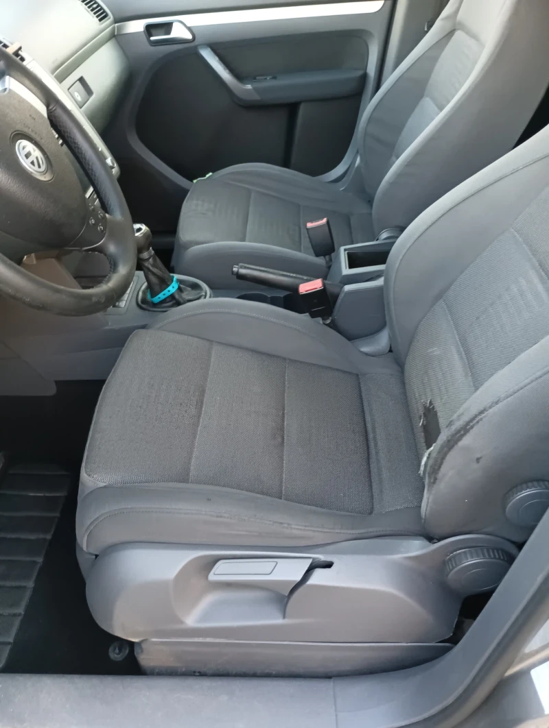 VW Touran, снимка 14 - Автомобили и джипове - 52674207