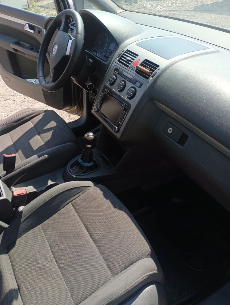 VW Touran, снимка 2 - Автомобили и джипове - 52674207