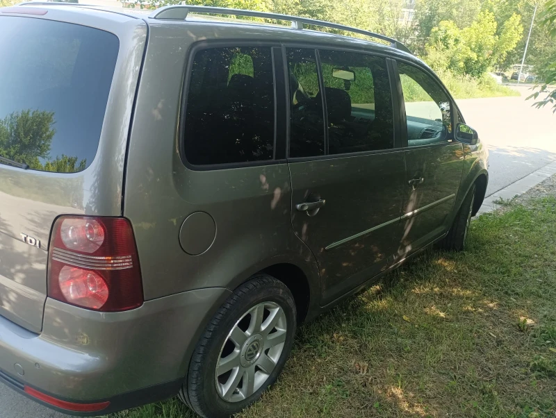 VW Touran, снимка 8 - Автомобили и джипове - 52674207