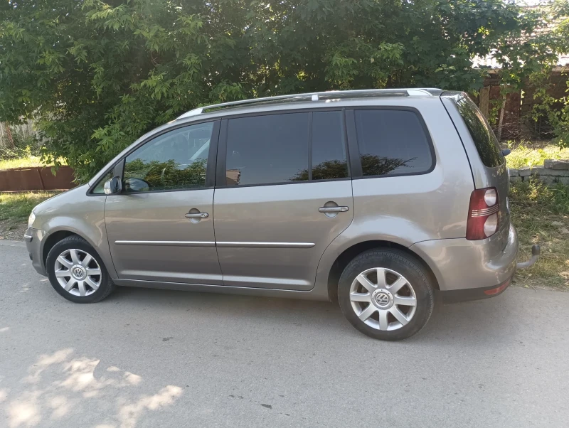 VW Touran, снимка 6 - Автомобили и джипове - 52674207