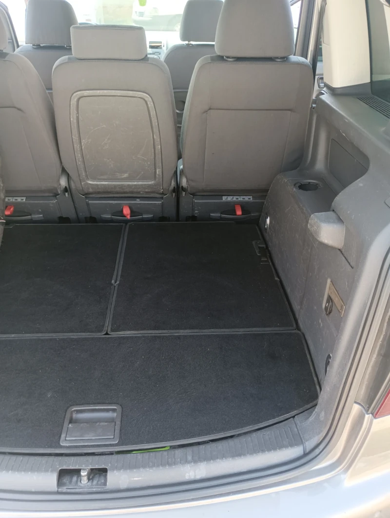 VW Touran, снимка 9 - Автомобили и джипове - 52674207