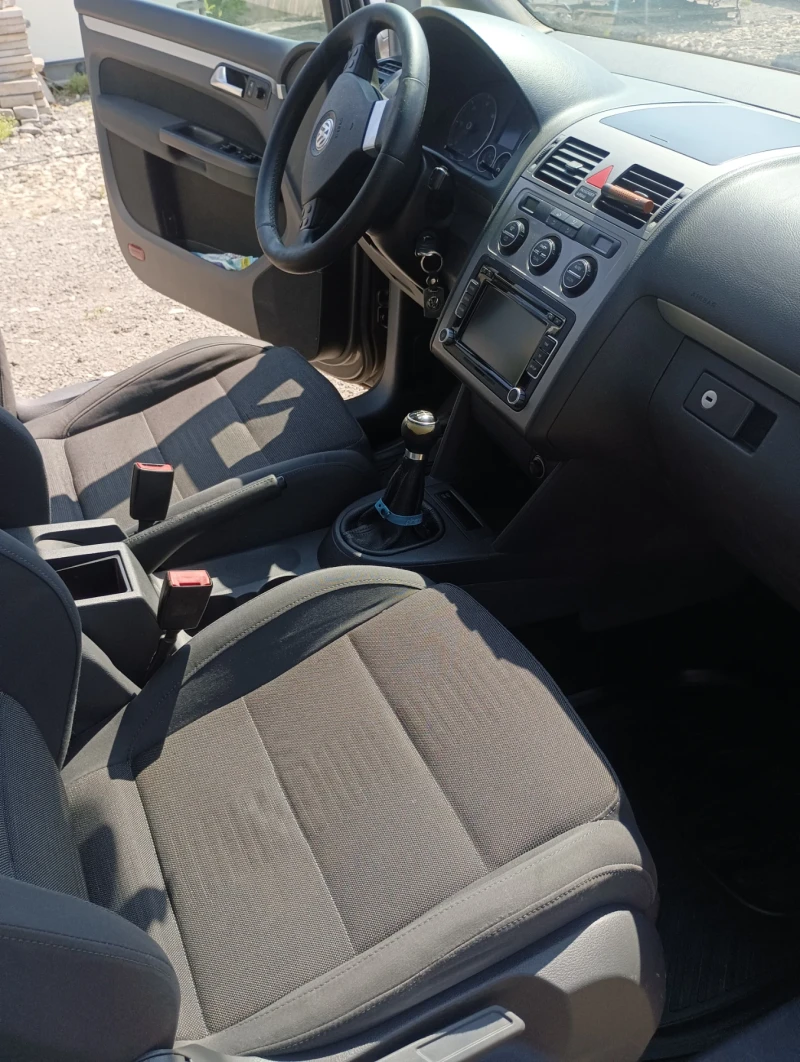 VW Touran, снимка 3 - Автомобили и джипове - 52674207