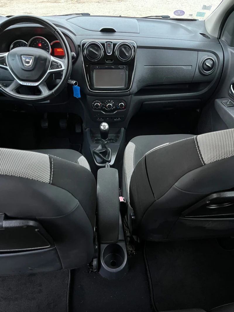 Dacia Lodgy 1.2 Stepway, снимка 11 - Автомобили и джипове - 52792350