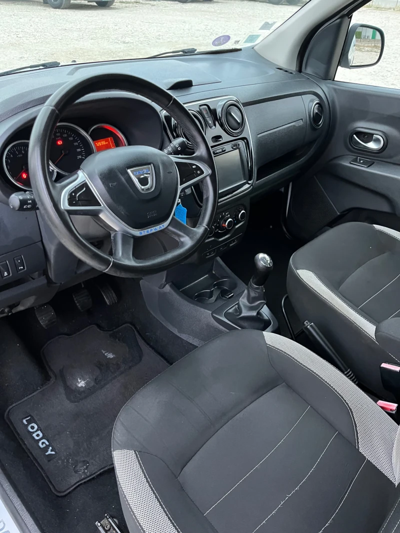 Dacia Lodgy 1.2 Stepway, снимка 8 - Автомобили и джипове - 52792350