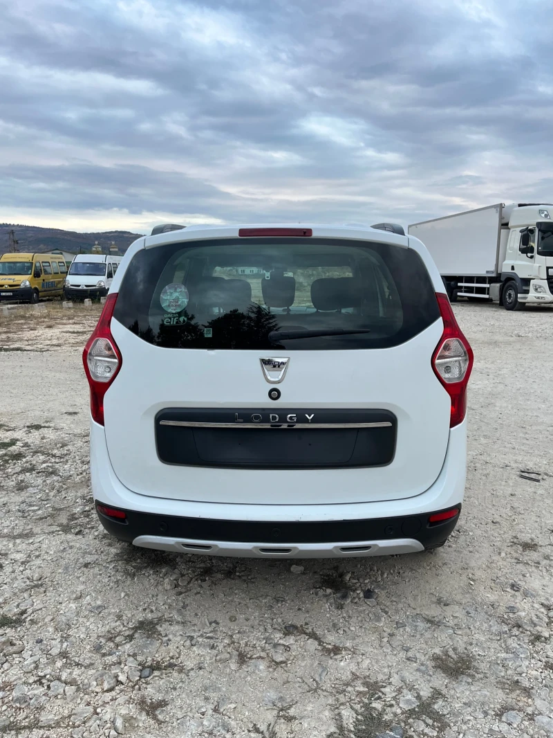 Dacia Lodgy 1.2 Stepway, снимка 5 - Автомобили и джипове - 52792350