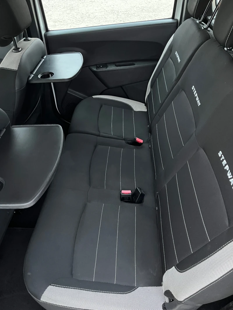 Dacia Lodgy 1.2 Stepway, снимка 10 - Автомобили и джипове - 52792350
