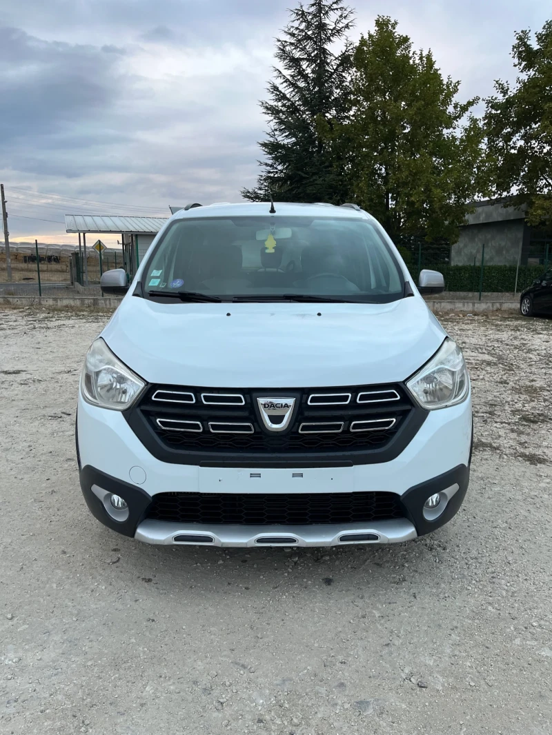 Dacia Lodgy 1.2 Stepway, снимка 6 - Автомобили и джипове - 52792350