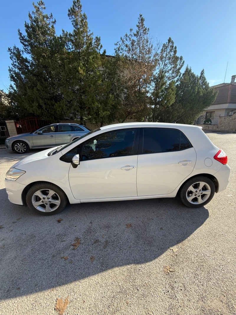 Toyota Auris 1.3 Газ/Бензин, снимка 3 - Автомобили и джипове - 52473581