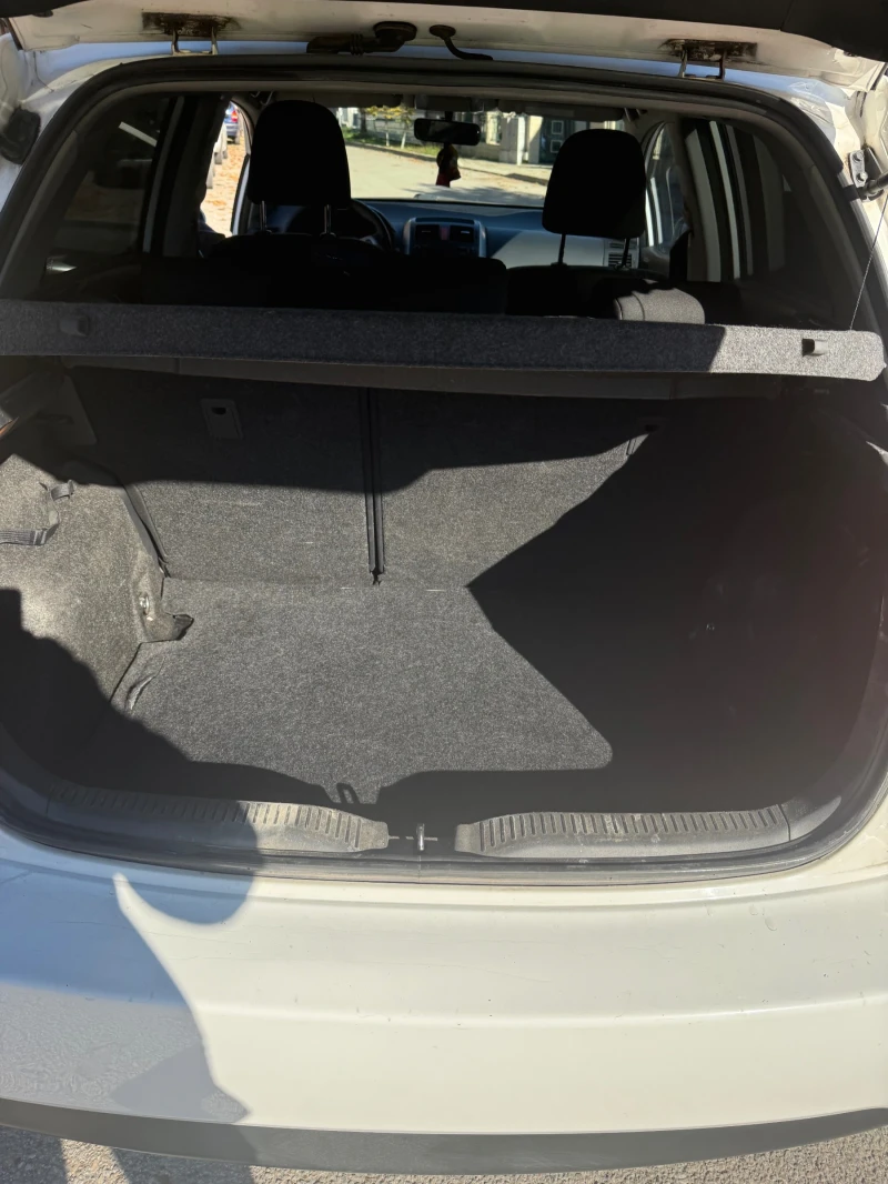 Toyota Auris 1.3 Газ/Бензин, снимка 12 - Автомобили и джипове - 52473581