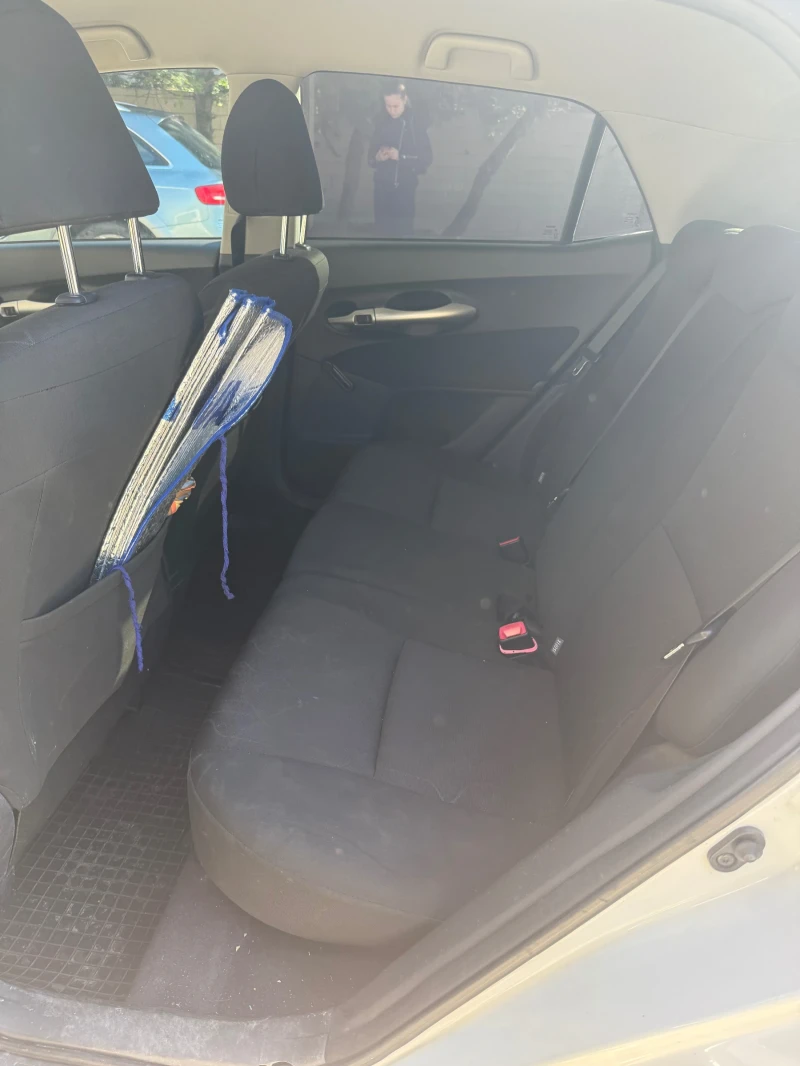 Toyota Auris 1.3 Газ/Бензин, снимка 10 - Автомобили и джипове - 52473581