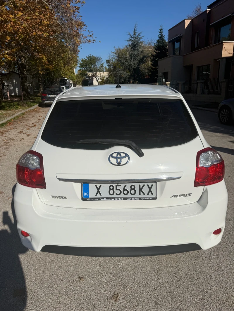 Toyota Auris 1.3 Газ/Бензин, снимка 5 - Автомобили и джипове - 52473581