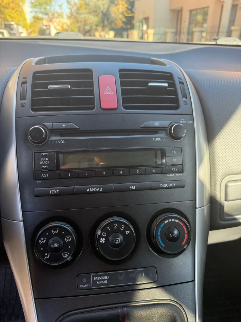 Toyota Auris 1.3 Газ/Бензин, снимка 9 - Автомобили и джипове - 52473581