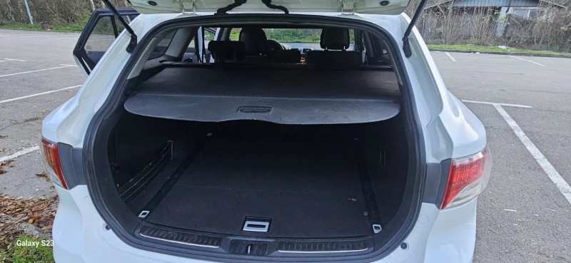 Toyota Avensis III Wagon 1.8i , снимка 12 - Автомобили и джипове - 52794867