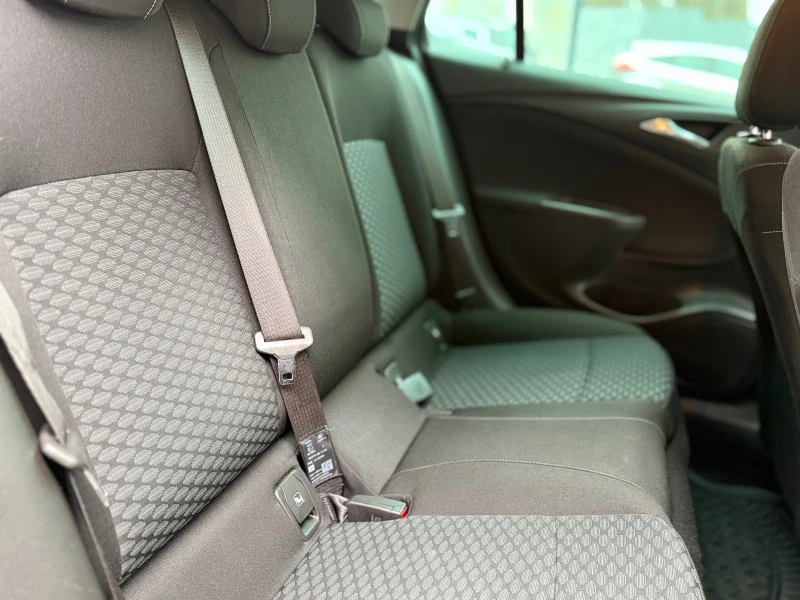 Opel Astra SportsTourer 1.6CDTI 136ps. СОБСТВЕН ЛИЗИНГ/БАРТЕР, снимка 9 - Автомобили и джипове - 53020143