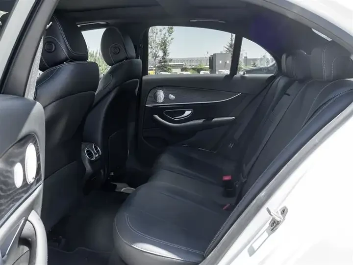 Mercedes-Benz E 350 4MATIC/Night Pckg/ПАНОРАМА/CARFAX, снимка 9 - Автомобили и джипове - 55174319