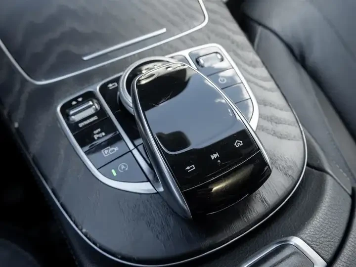 Mercedes-Benz E 350 4MATIC/Night Pckg/ПАНОРАМА/CARFAX, снимка 15 - Автомобили и джипове - 55174319
